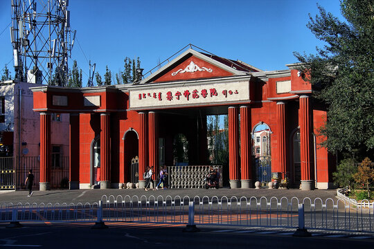 集宁师范学院校园大门