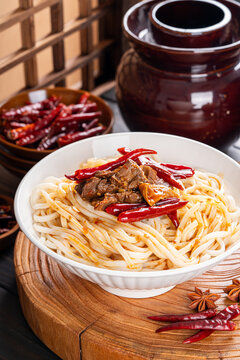 美味牛肉拌面