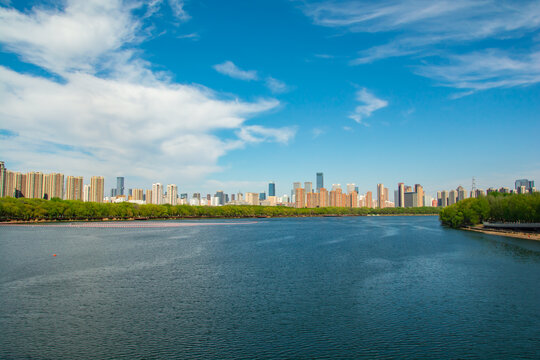 河畔城市风光美景