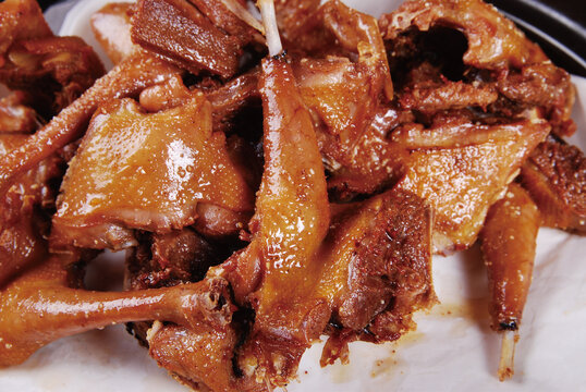 诱人卤味手撕鸭肉