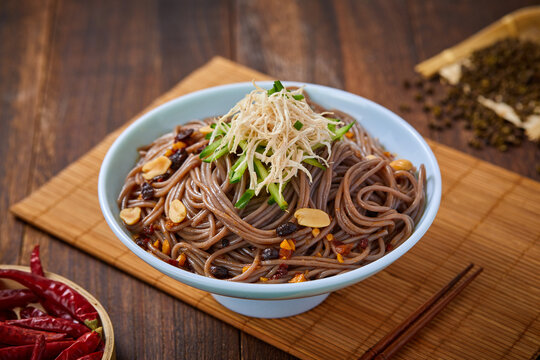 鸡丝凉面