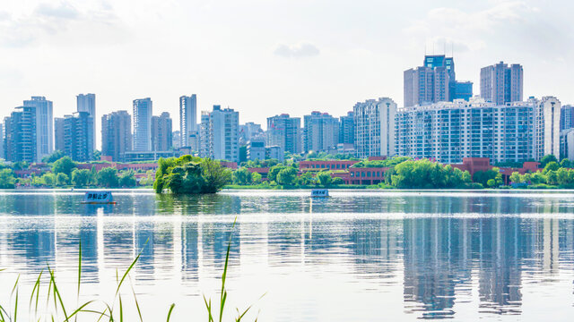 湖畔建筑
