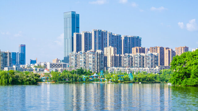 湖畔建筑