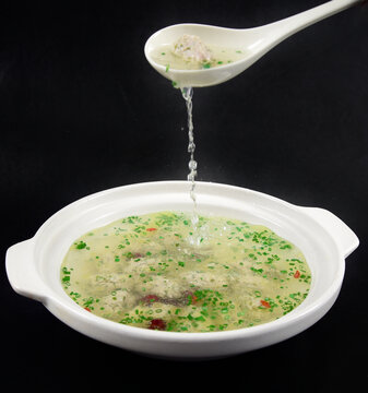 鲜海澡肉丸汤