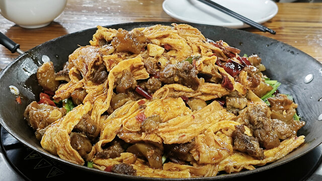 美味干锅腐竹烧牛肉