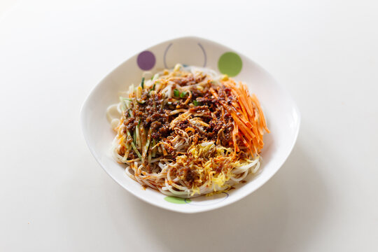 四川名小吃鸡丝凉面