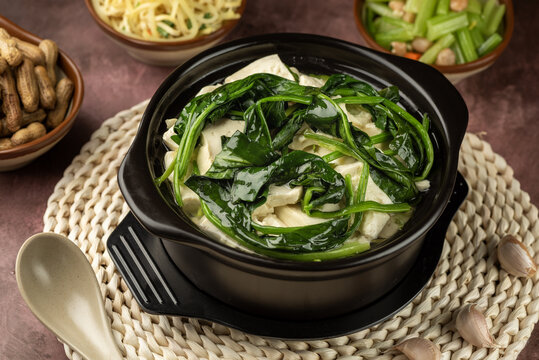菠菜豆腐砂锅