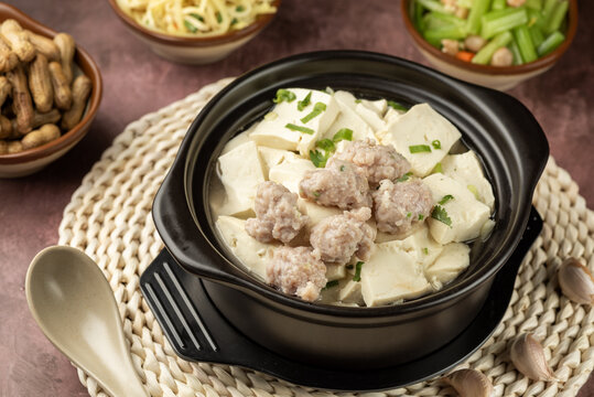豆腐丸子砂锅
