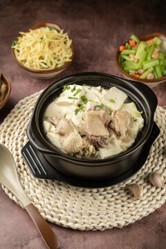 鸡肉豆腐砂锅