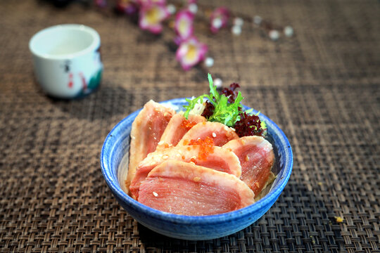 日式金枪鱼肉片美食特写