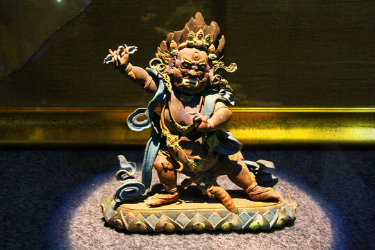 精美藏传佛教护法神雕像