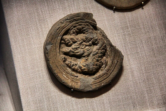 古代龙纹瓦当文物特写