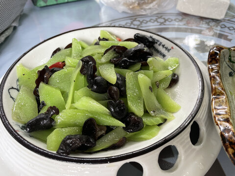 莴笋炒肉