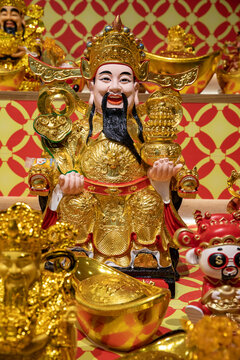 精美财神摆件及金元宝