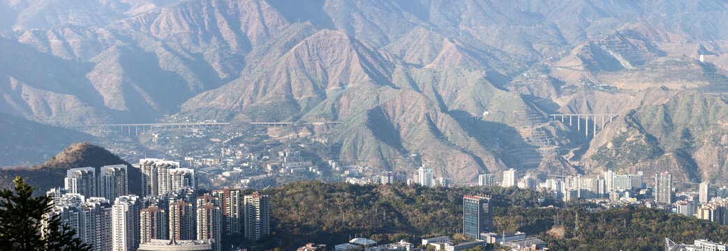 山城城市与山峦景观