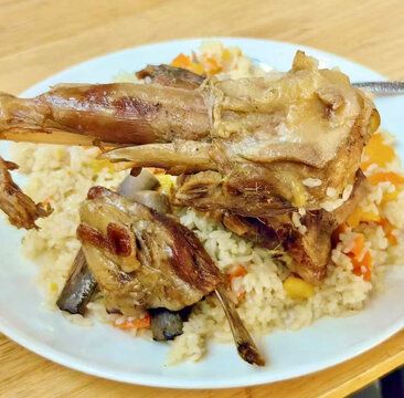 新疆羊肉手抓饭