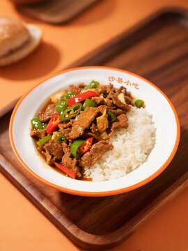 牛肉盖浇饭