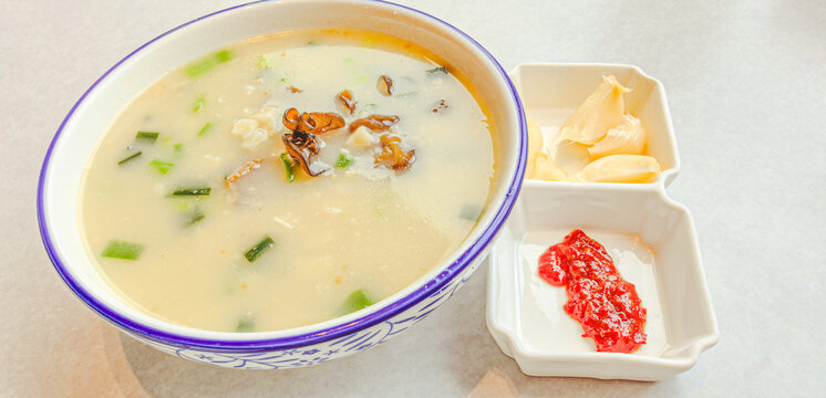 陕西美食羊肉泡馍