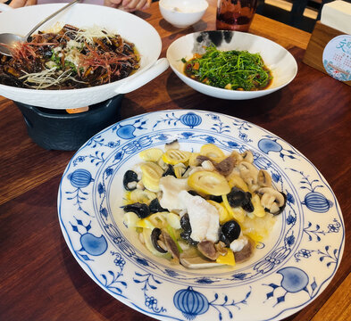 苏州本帮菜炒鳝丝白什锦中式美味菜肴摆拍