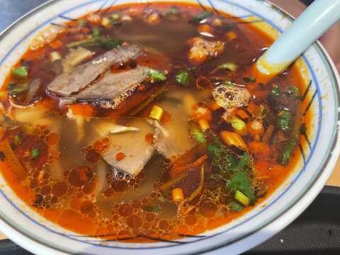 鲜香诱人的牛肉酸辣汤