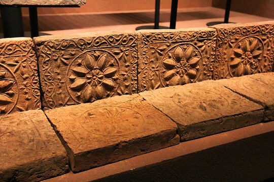 古代精美花纹雕刻砖块