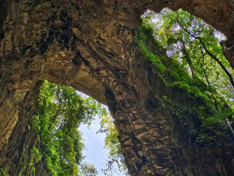 四川叙永不老潭酒庄岩洞