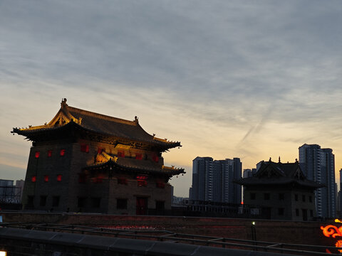 古城楼与现代建筑的交融