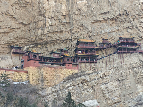悬崖上的古老寺庙建筑群悬空寺