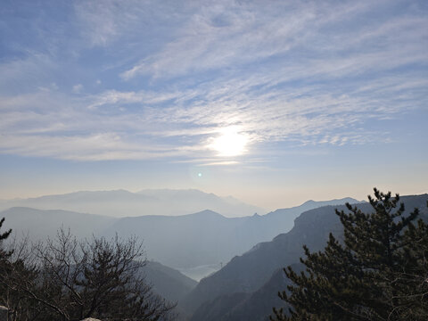 山间日出美景云雾缭绕