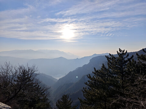 山间日出壮丽景致