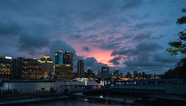 上海渡口夜景