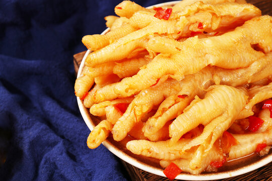 酸辣无骨鸡爪诱人美食