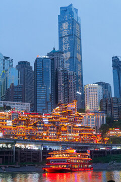 重庆洪崖洞夜景与游船