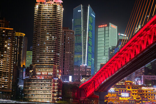 重庆夜景之绚丽红桥与高楼