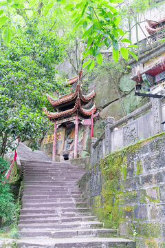 重庆老君洞古亭石阶处的清幽景致