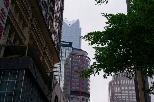 城市中林立的现代高楼