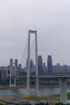 重庆城市跨江大桥与天际线