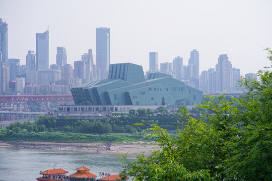 重庆江畔的现代建筑景观