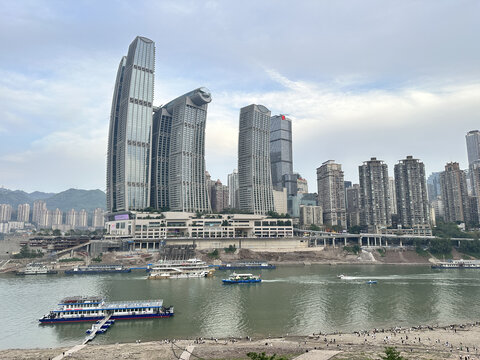 重庆江岸现代城市风光