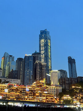 重庆洪崖洞与现代高楼夜景
