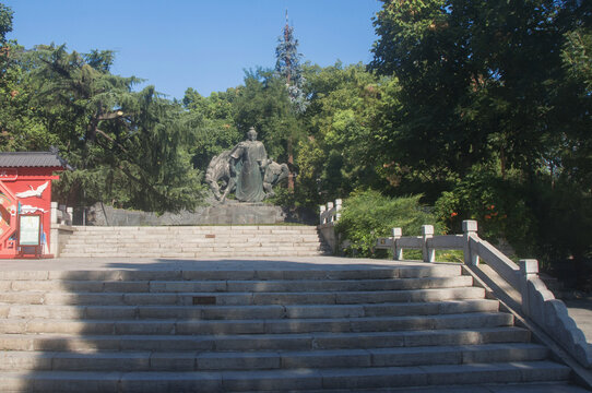武汉岳飞广场