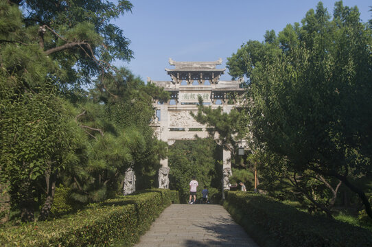 精忠报国牌坊