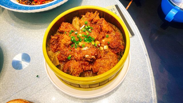 美味飘香的笼蒸粉蒸肉