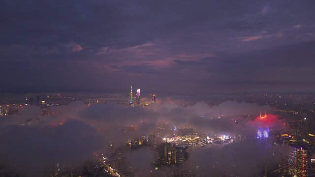云海中的广州都市夜景
