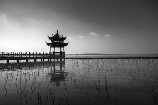 水墨风湖畔古亭静景