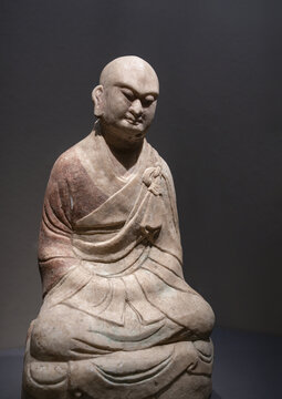 元代彩绘罗汉像