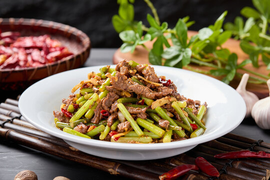 蒜苔炒牛肉