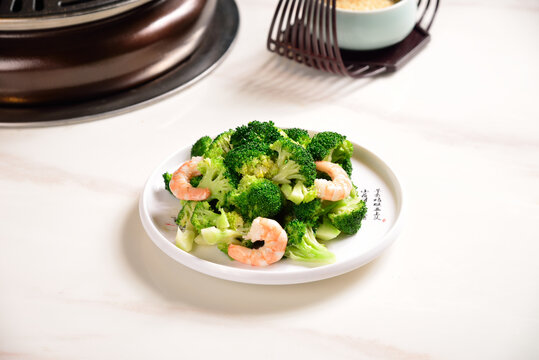 西兰花炒虾仁美味菜肴