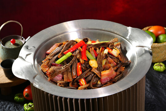 茶树菇炒腊肉
