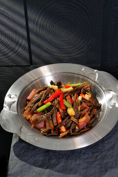茶树菇炒腊肉